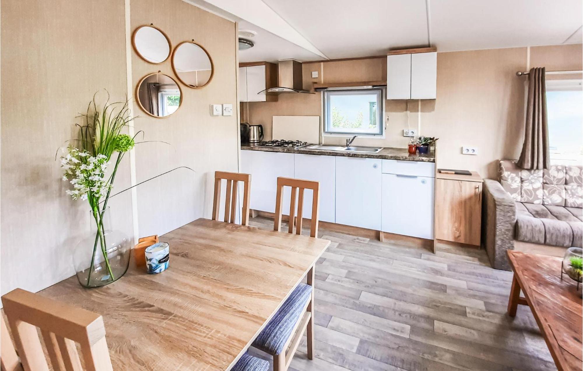 3 Bedroom Beautiful Home In Heinkenszand Eksteriør bilde